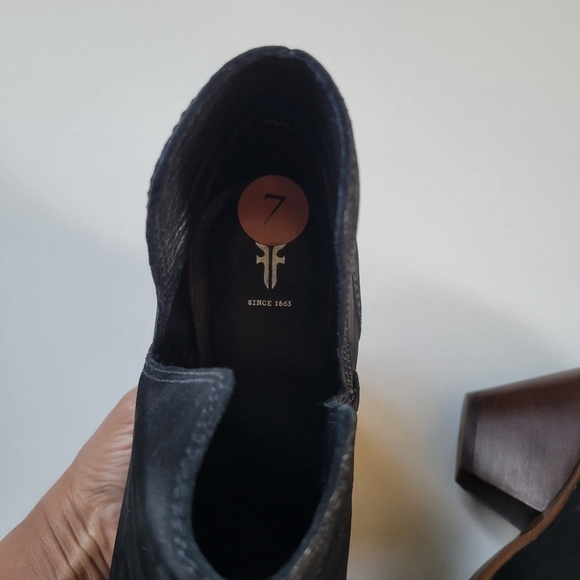 Frye Reyna Cut Out ancke booties size 7. - Picture 9 of 12